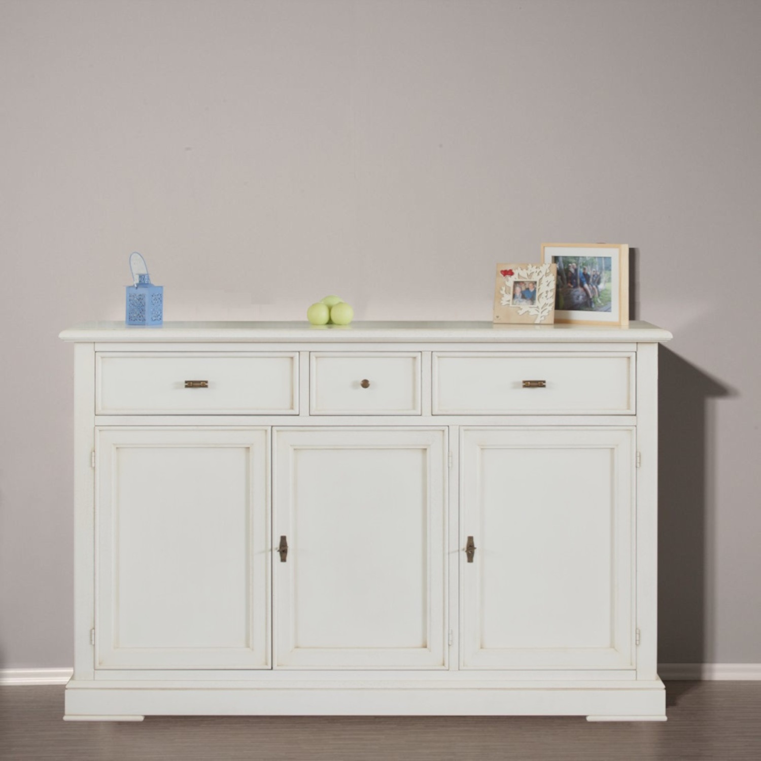 Credenza in legno tre ante in laccato bianco