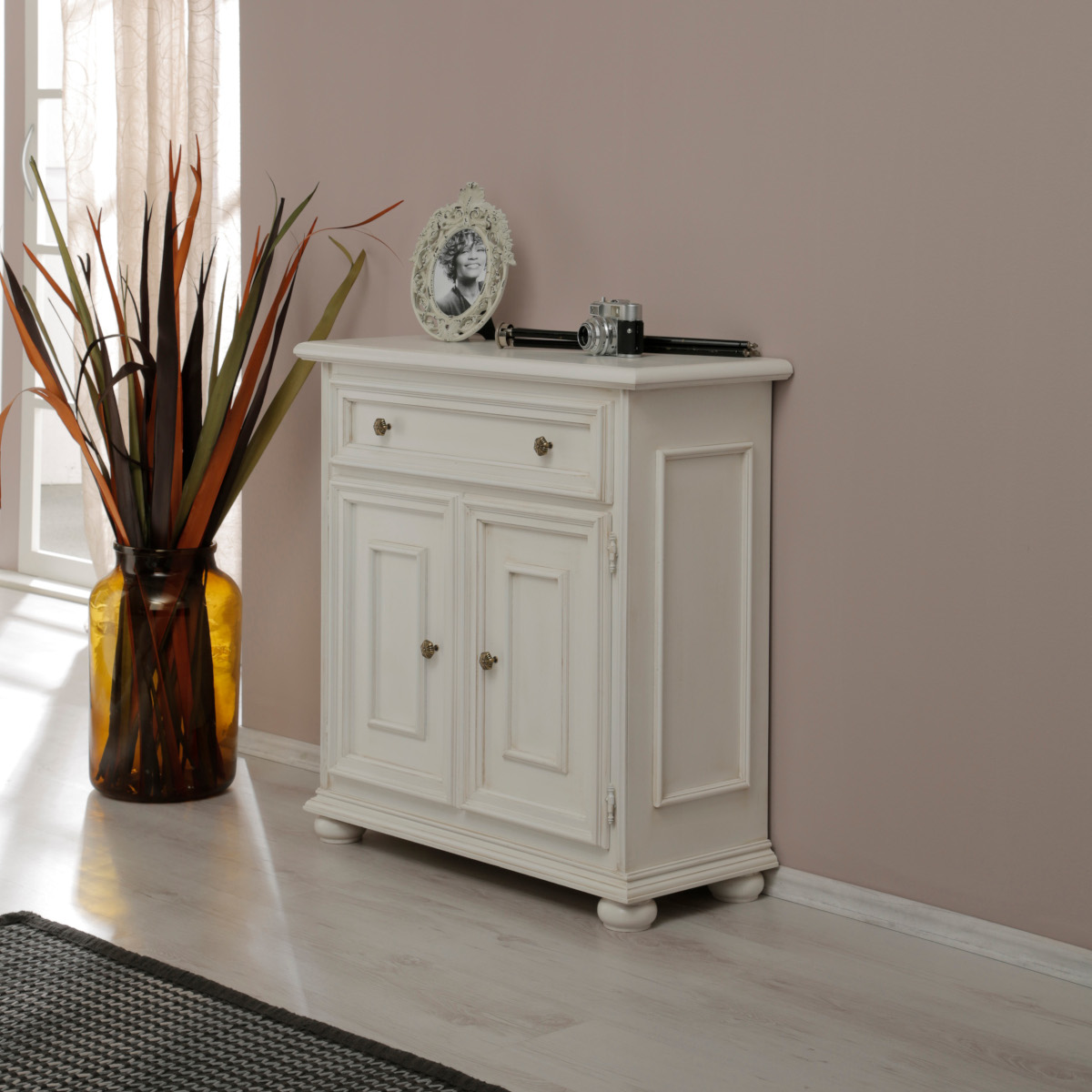 Credenzina classica in legno due porte un cassetto in laccato bianco anticato
