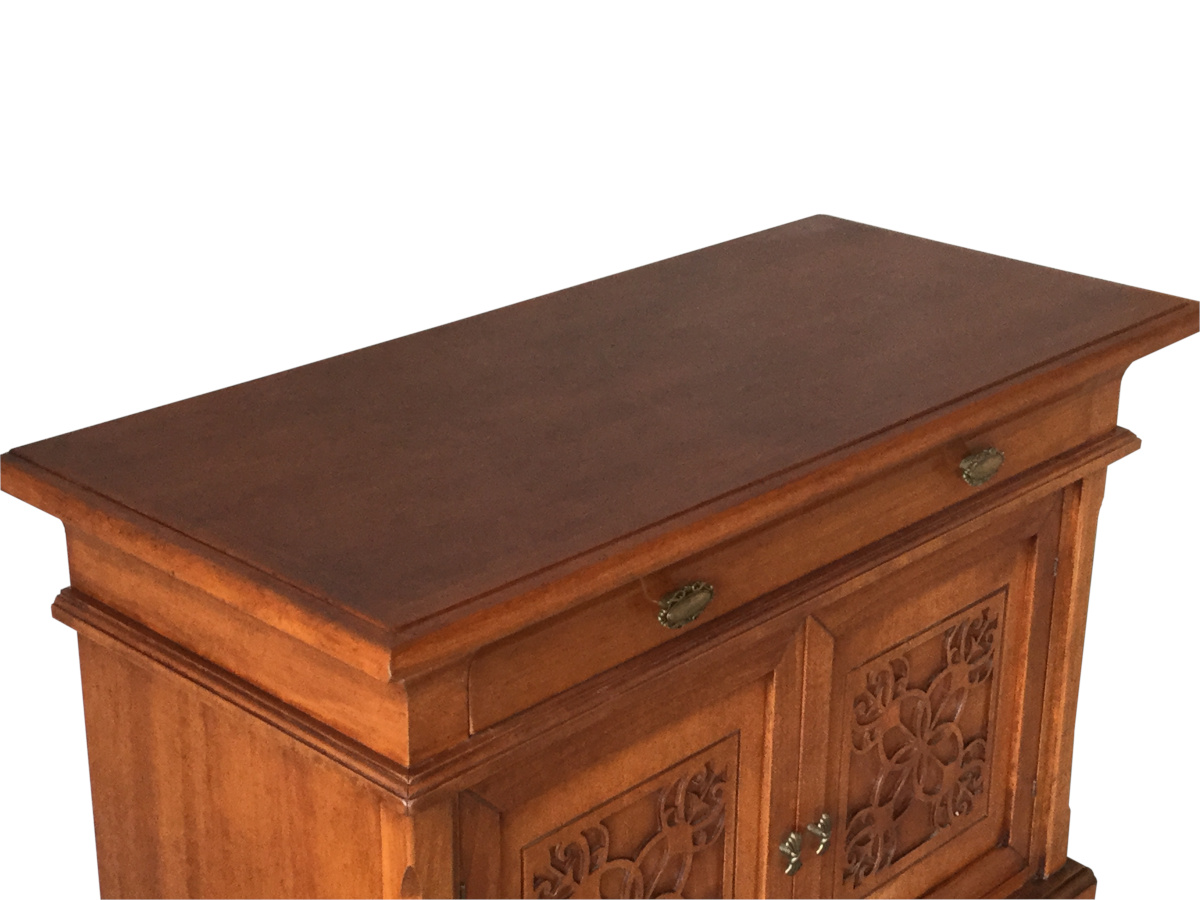Credenzina piccola classica in legno due porte un cassetto dettaglio