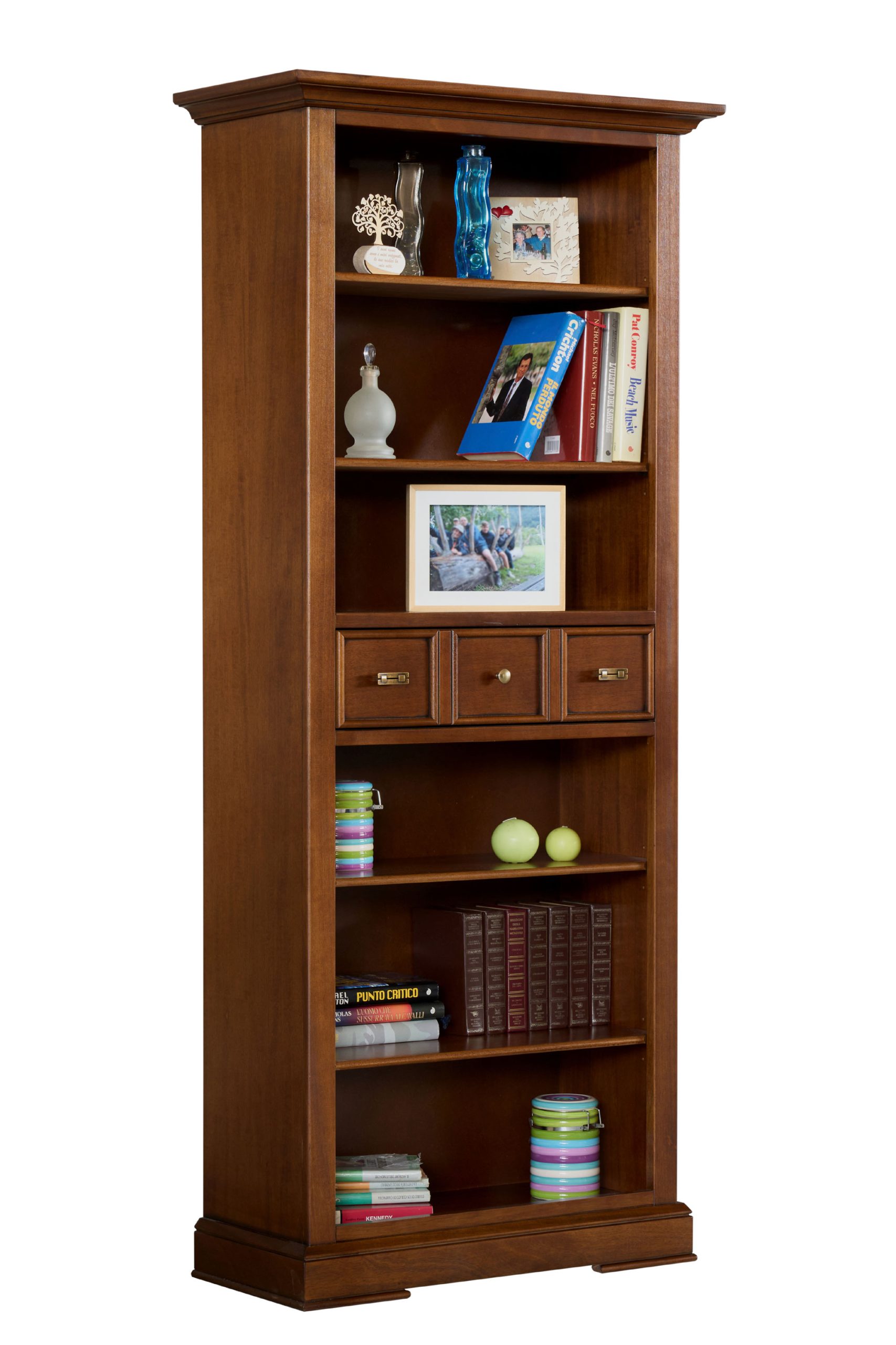 Libreria classica in legno con un cassetto in noce