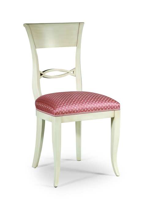 Sedia classica in laccato bianco seduta tappezzata