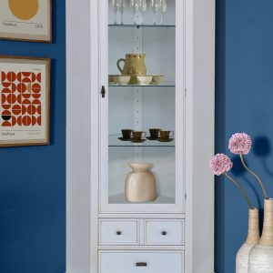 Vetrina ad angolo in legno classica una porta due cassetti in laccato bianco anticato