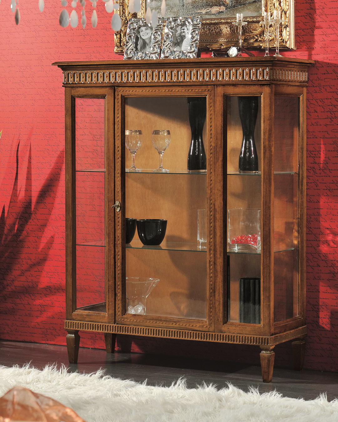 Vetrinetta media classica in legno intagliata con intarsio una porta noce