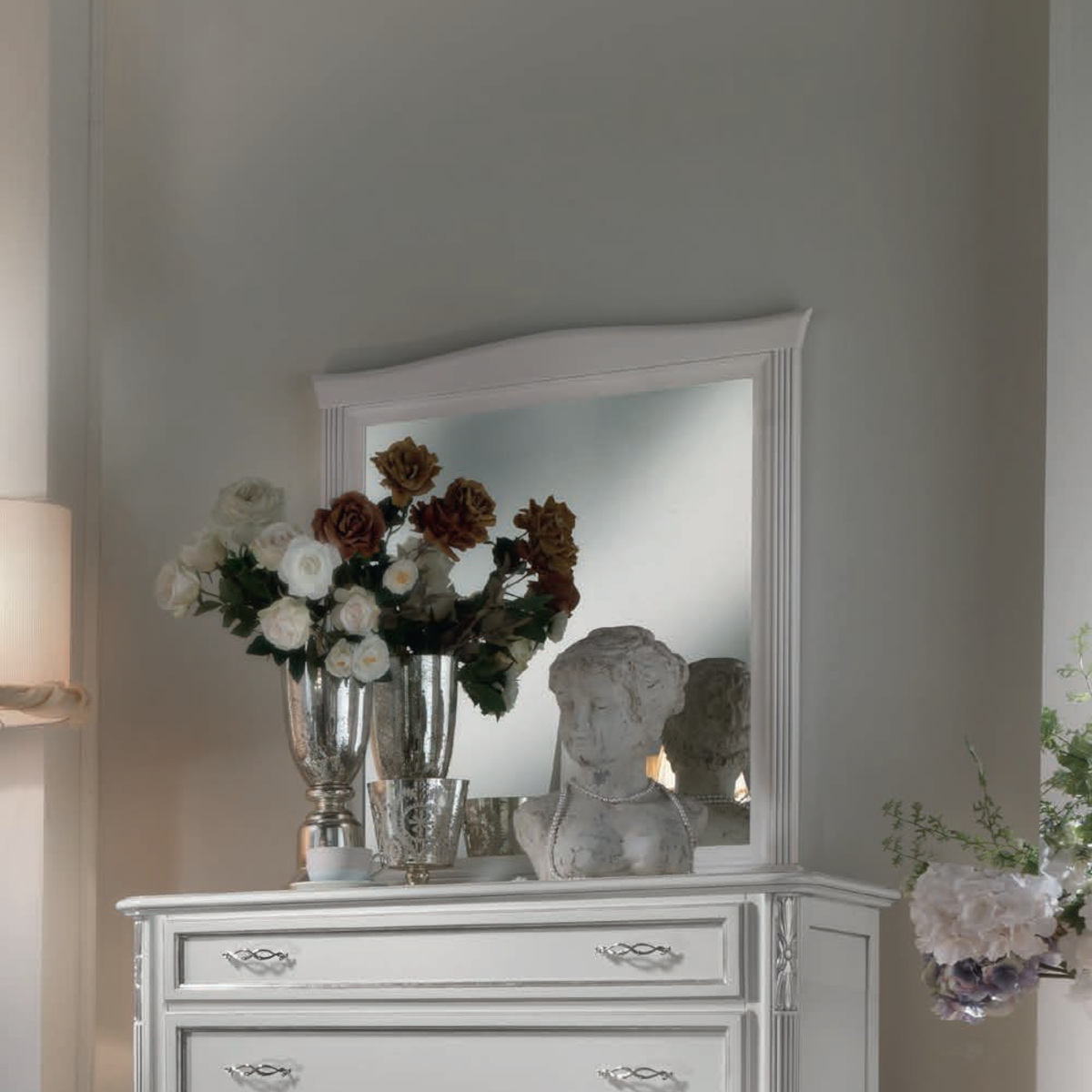 Specchiera classica in legno in laccato bianco